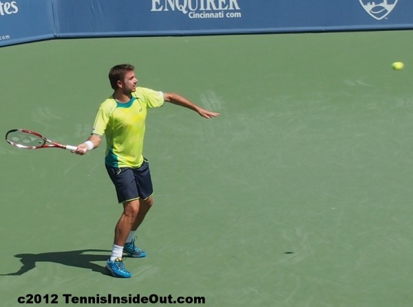 Stanislas Stan Wawrinka yellow shirt forehand Federer match Cincinnati Open 2012 pictures images