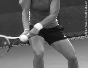 Crushing backhand return Angelique Kerber practice fast tennis ball big strong sexy bare thighs sweaty photos pics